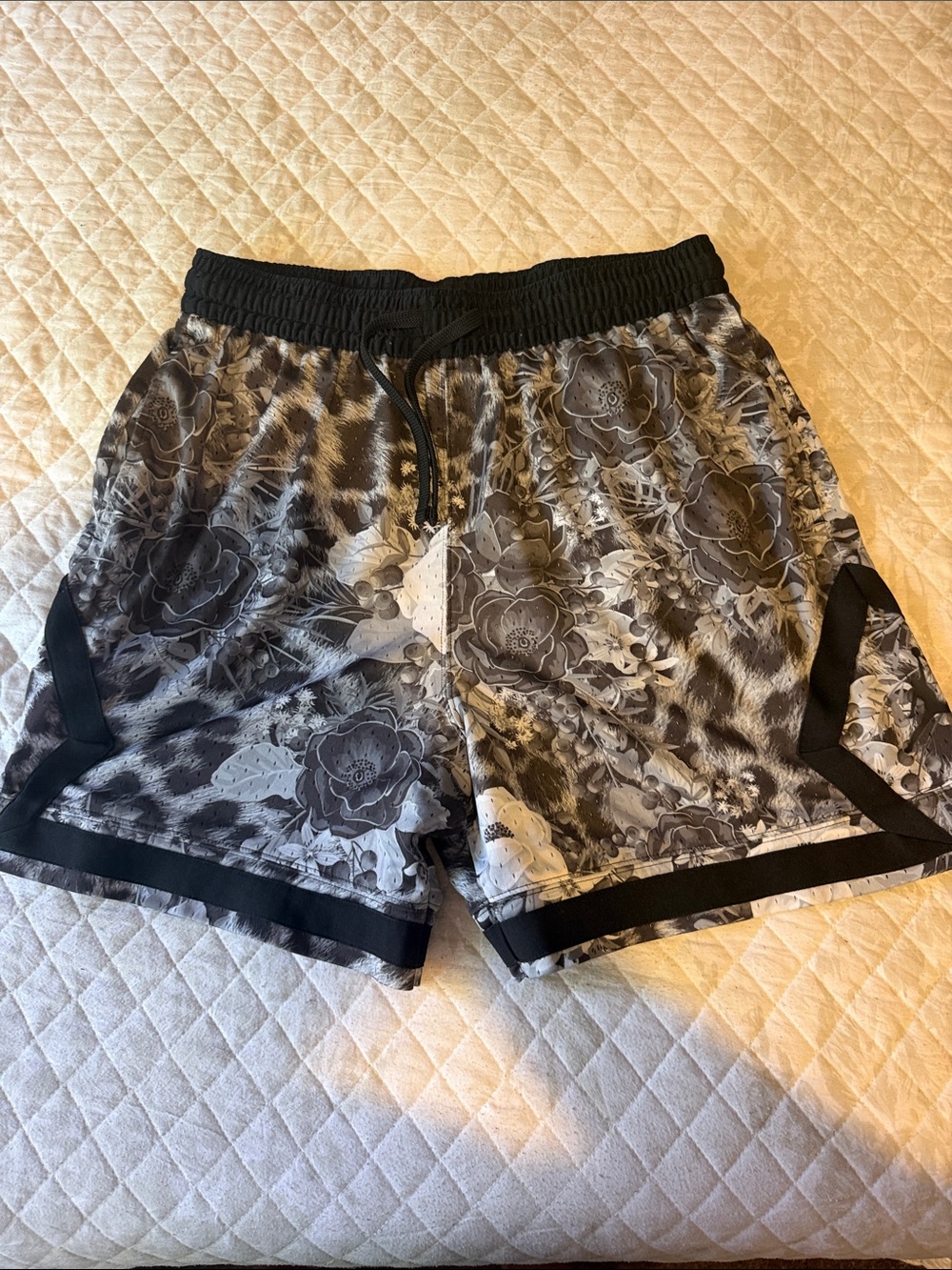 Jordan Men's Black & Gray Floral Athletic Shorts